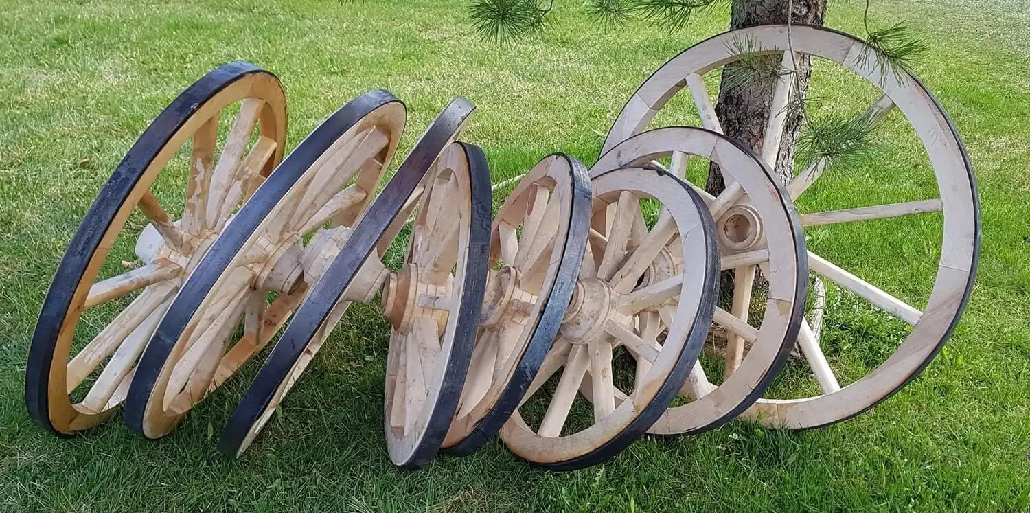 Vagnshjul av trä med järnringar